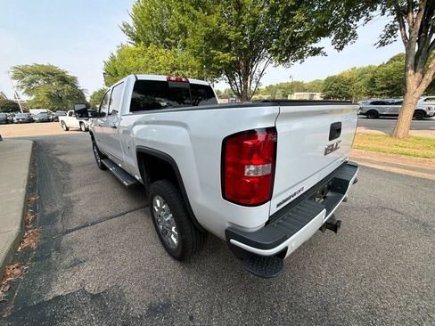 Used 2019 GMC Sierra 2500 Denali w/ Duramax Plus Package AWD/4WD image 4
