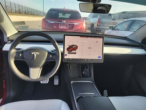 Used 2022 Tesla Model Y Performance image 9