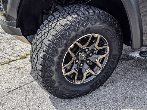 Used 2024 Chevrolet Colorado ZR2 w/ ZR2 Convenience Package III AWD/4WD image 13