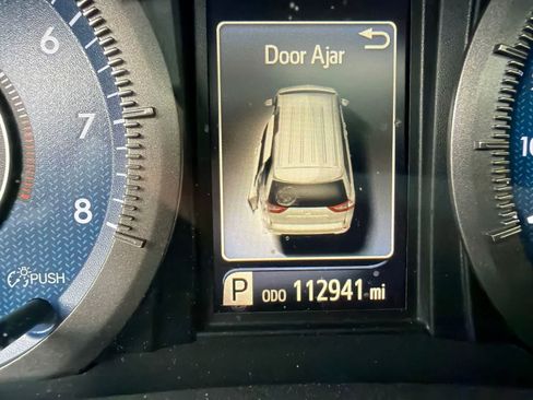 Used 2017 Toyota Sienna XLE Premium FWD image 2