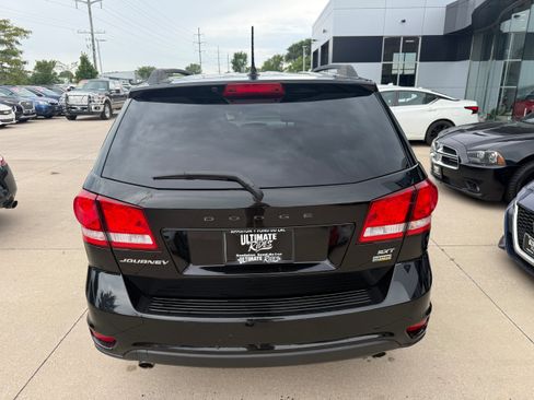 Used 2017 Dodge Journey SXT w/ Comfort/Convenience Group FWD image 4