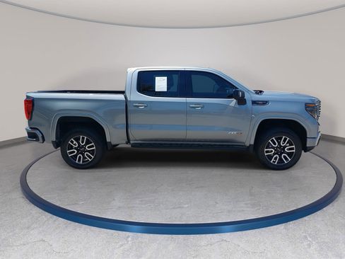 Used 2024 GMC Sierra 1500 AT4 w/ Technology Package AWD/4WD image 4