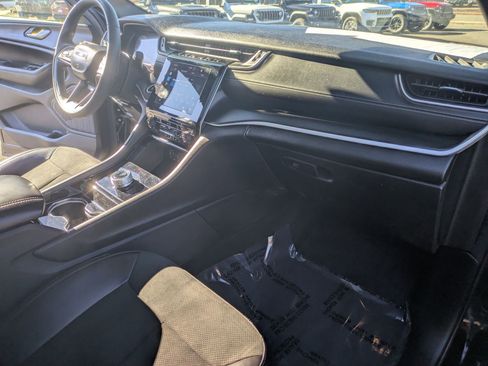 Used 2023 Jeep Grand Cherokee Altitude image 24