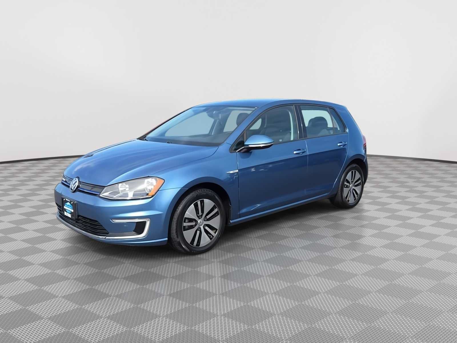 Used 2016 Volkswagen e-Golf SE w/ DC Fast Charging Package FWD image 4
