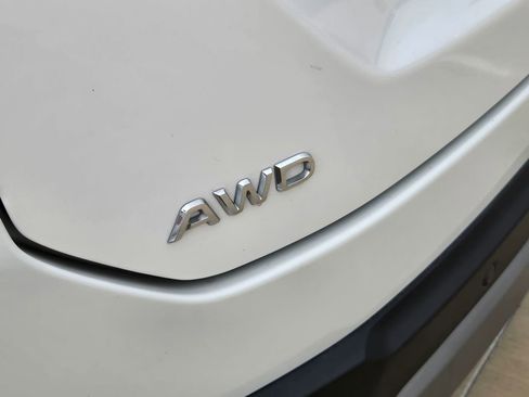 Used 2025 Honda Pilot Touring image 11