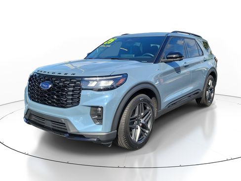 Used 2025 Ford Explorer ST-Line w/ Premium Package RWD image 3