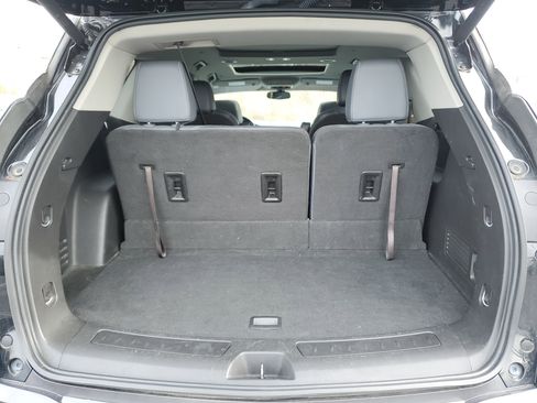 Used 2019 Buick Enclave Essence w/ LPO, Sport Appearance Package image 11