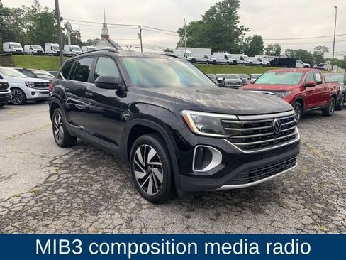 Used 2025 Volkswagen Atlas SE FWD image 2