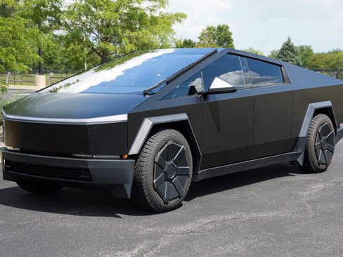 Used 2024 Tesla Cybertruck AWD Crew Cab image 10