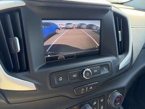 Used 2023 GMC Terrain SLE w/ Driver Convenience Package FWD image 17