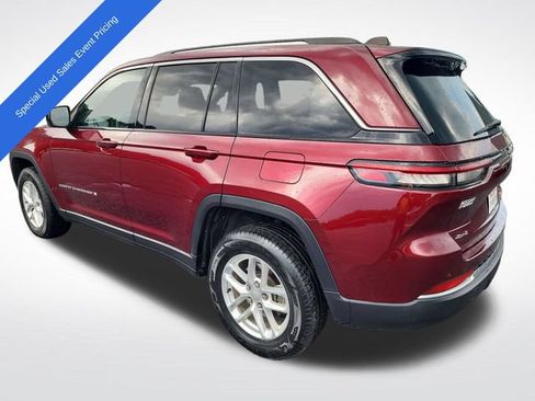 Used 2023 Jeep Grand Cherokee Laredo AWD/4WD image 3