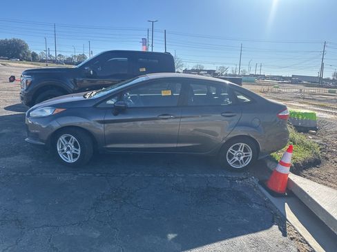 Used 2018 Ford Fiesta SE image 7