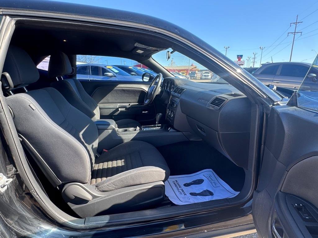 Used 2014 Dodge Challenger SXT RWD image 12