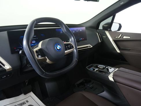 Used 2024 BMW iX xDrive50 w/ Premium Package AWD/4WD image 12