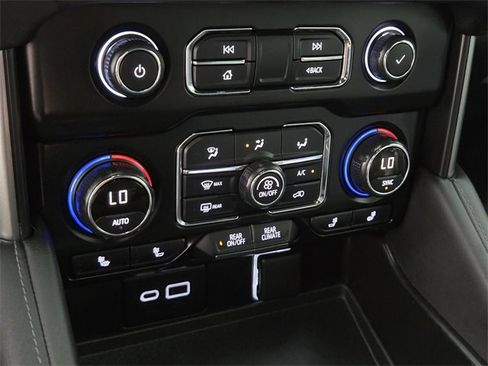 Used 2021 Chevrolet Tahoe Z71 image 26