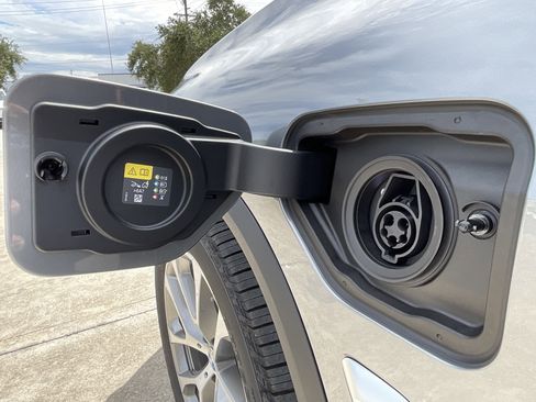 New 2026 BMW X5 xDrive50e w/ Premium Package image 7