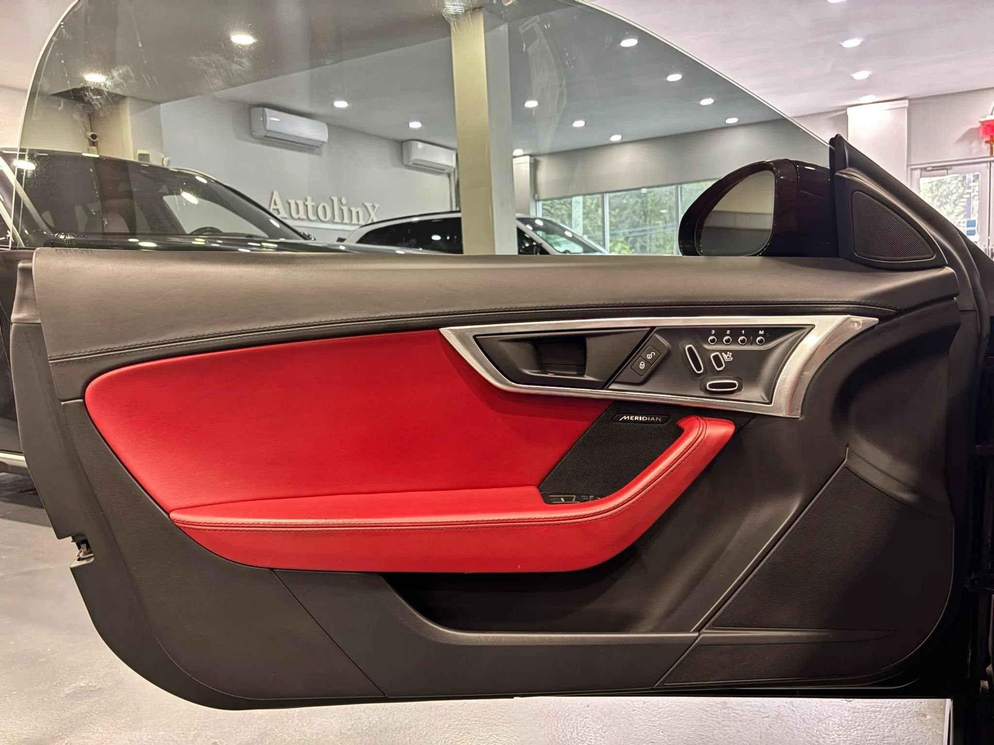 Used 2020 Jaguar F-TYPE Convertible RWD image 22
