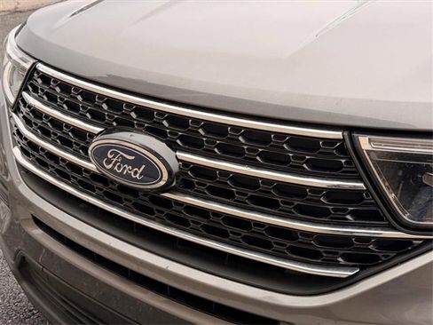 Used 2021 Ford Explorer XLT image 22