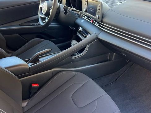 Used 2023 Hyundai Elantra SEL FWD image 18