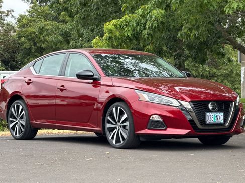 Used 2022 Nissan Altima 2.5 SR AWD/4WD image 9