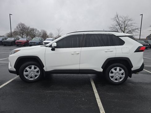 Used 2020 Toyota RAV4 LE image 14