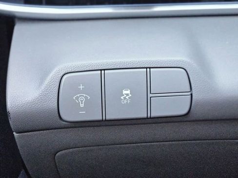 Used 2025 Hyundai Elantra SEL FWD image 20