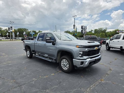 Used 2025 Chevrolet Silverado 2500 LT w/ Convenience Package AWD/4WD image 8