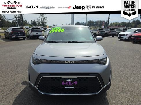 Used 2023 Kia Soul LX w/ LX Technology Package FWD image 7