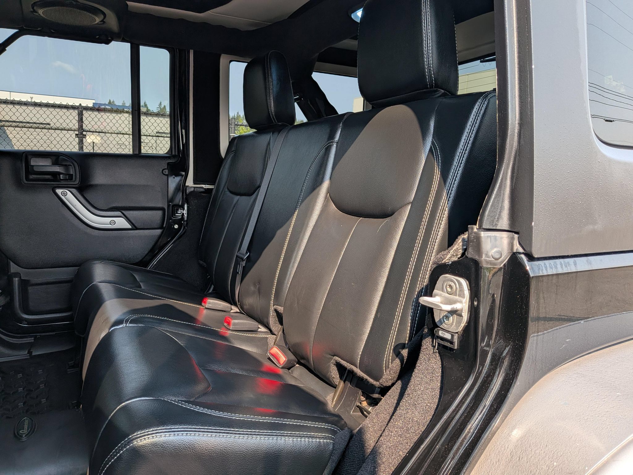 Used 2013 Jeep Wrangler Unlimited Rubicon w/ Connectivity Group AWD/4WD image 6