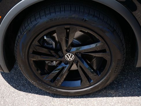 Certified 2024 Volkswagen Tiguan SE R-Line FWD image 15