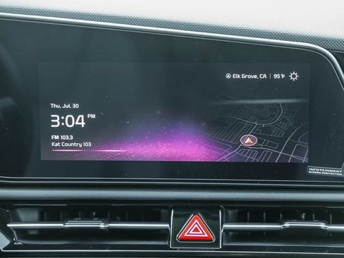 Used 2025 Kia Niro EX FWD image 14