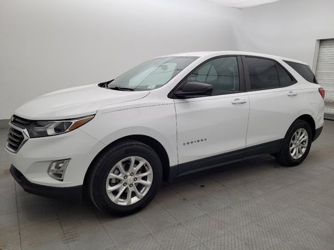 Used 2020 Chevrolet Equinox LS w/ LS Convenience Package FWD image 2