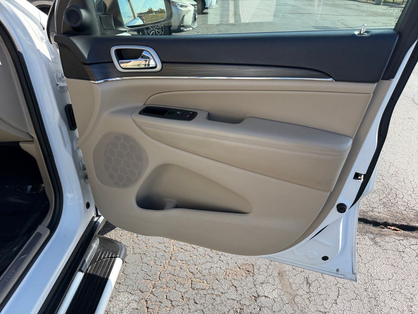 Used 2020 Jeep Grand Cherokee Limited w/ Luxury Group II AWD/4WD image 16