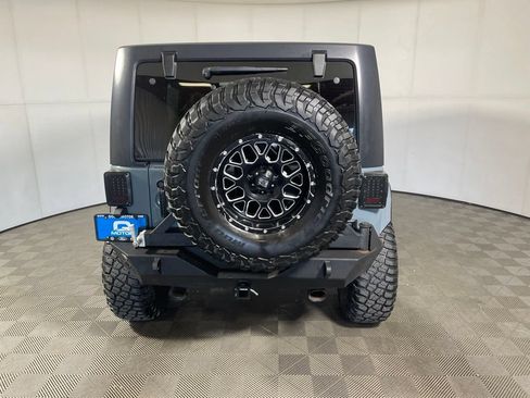 Used 2015 Jeep Wrangler Unlimited Sahara w/ Connectivity Group AWD/4WD image 6