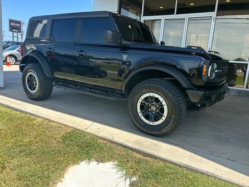 Used 2022 Ford Bronco 4-Door w/ Sasquatch Package AWD/4WD image 2