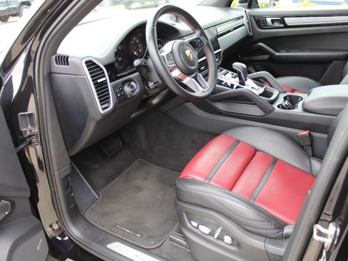 Used 2019 Porsche Cayenne AWD/4WD image 11