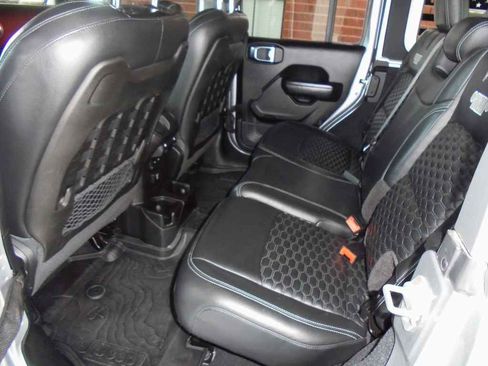 Used 2018 Jeep Wrangler Unlimited Rubicon image 9