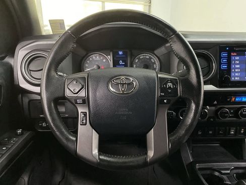 Used 2016 Toyota Tacoma TRD Sport image 19