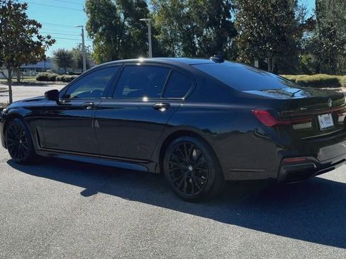 Used 2022 BMW 750i xDrive w/ Luxury Rear Seating Package image 8