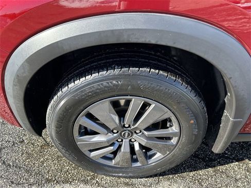 Used 2024 Nissan Pathfinder SV w/ Black Appearance Package image 10