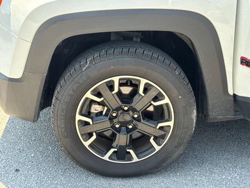 Used 2023 Jeep Renegade Trailhawk AWD/4WD image 23