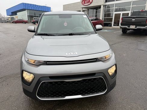 Certified 2022 Kia Soul LX image 2