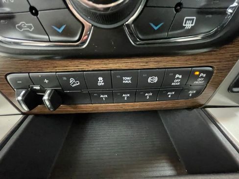 Used 2018 RAM 2500 Laramie w/ Snow Chief Group AWD/4WD image 21