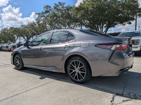 Used 2023 Toyota Camry SE FWD image 6