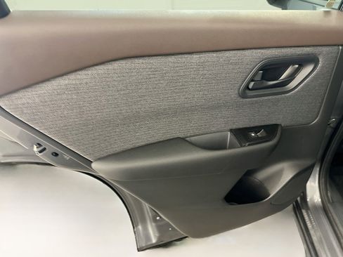 Used 2023 Nissan Rogue S AWD/4WD image 26