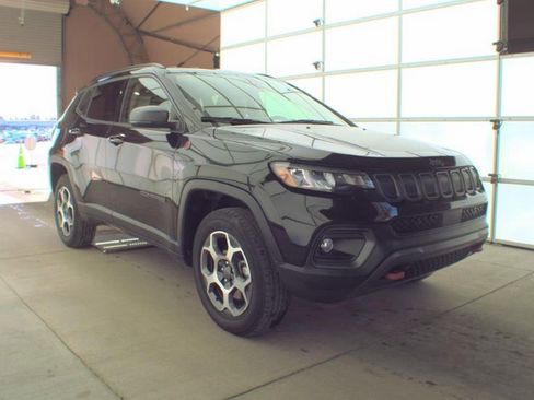Used 2022 Jeep Compass Trailhawk image 4
