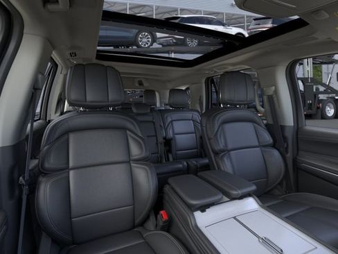 New 2026 Lincoln Navigator Reserve AWD/4WD image 10