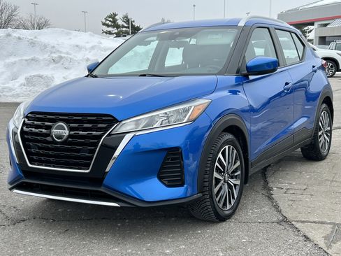 Used 2021 Nissan Kicks SV image 3