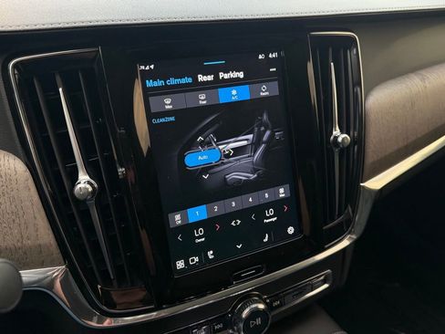 Used 2023 Volvo S90 B6 Ultimate image 19