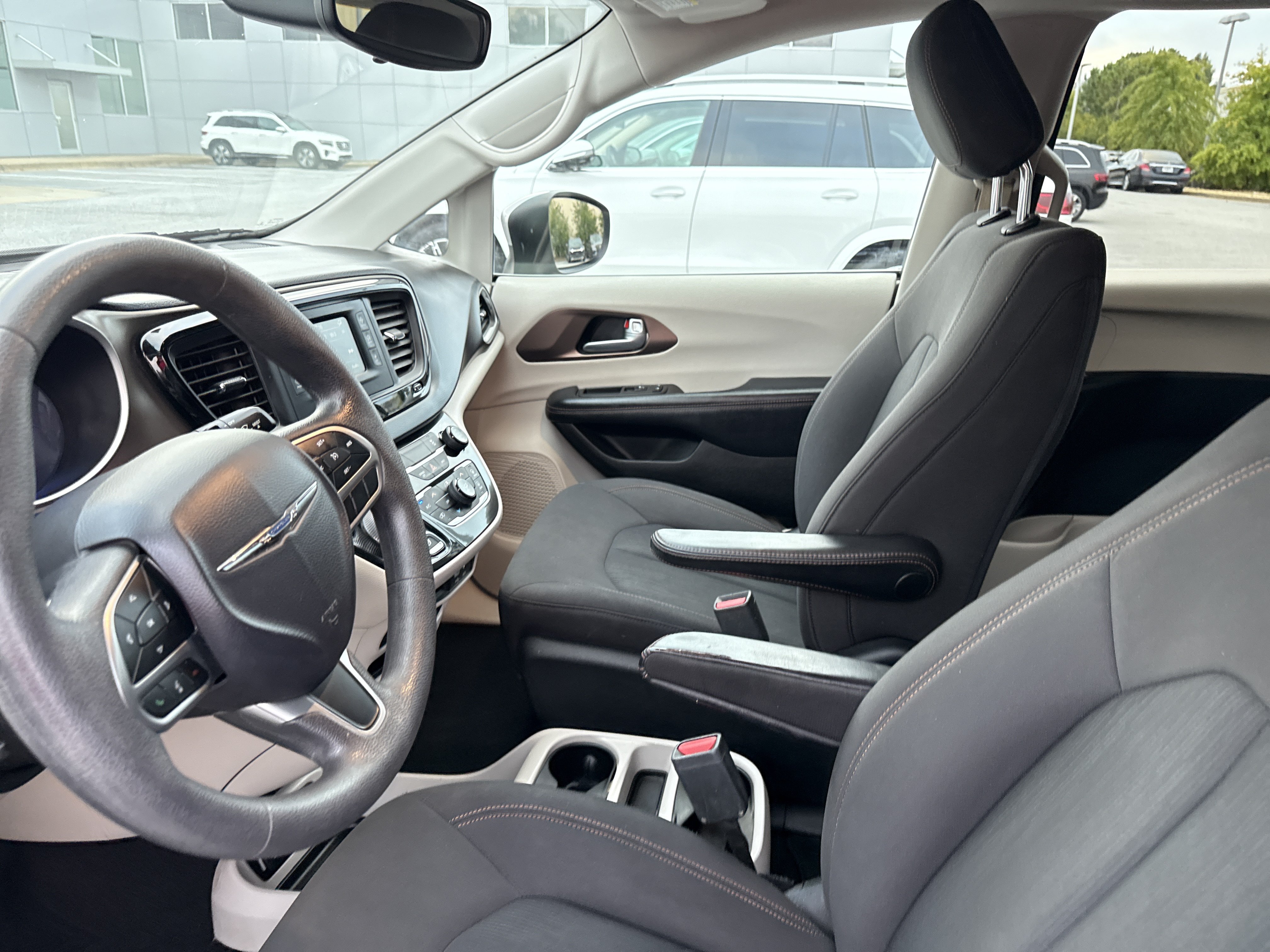 Used 2017 Chrysler Pacifica LX FWD image 20